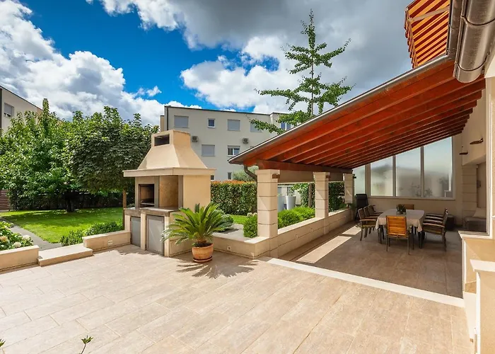 Nona's Garden Апартаменти *