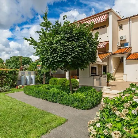 Nona's Garden Apartment